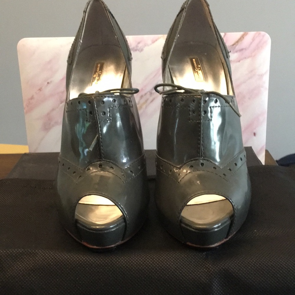 Gorgeous Report Signature peep toes